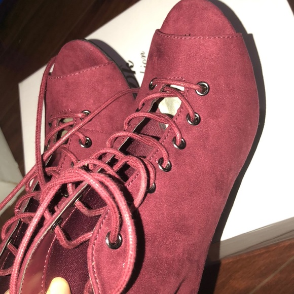 Wine open toed lace booties - Picture 5 of 5